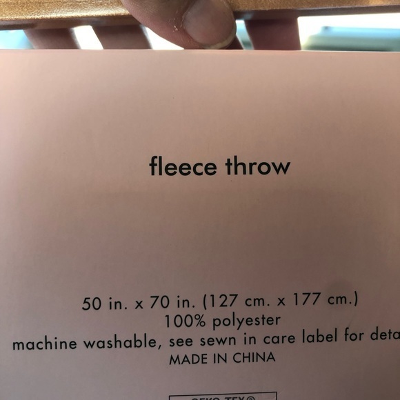 🛍🛍SOLD Kate spade ♠️ burgundy plush throw - Picture 3 of 3